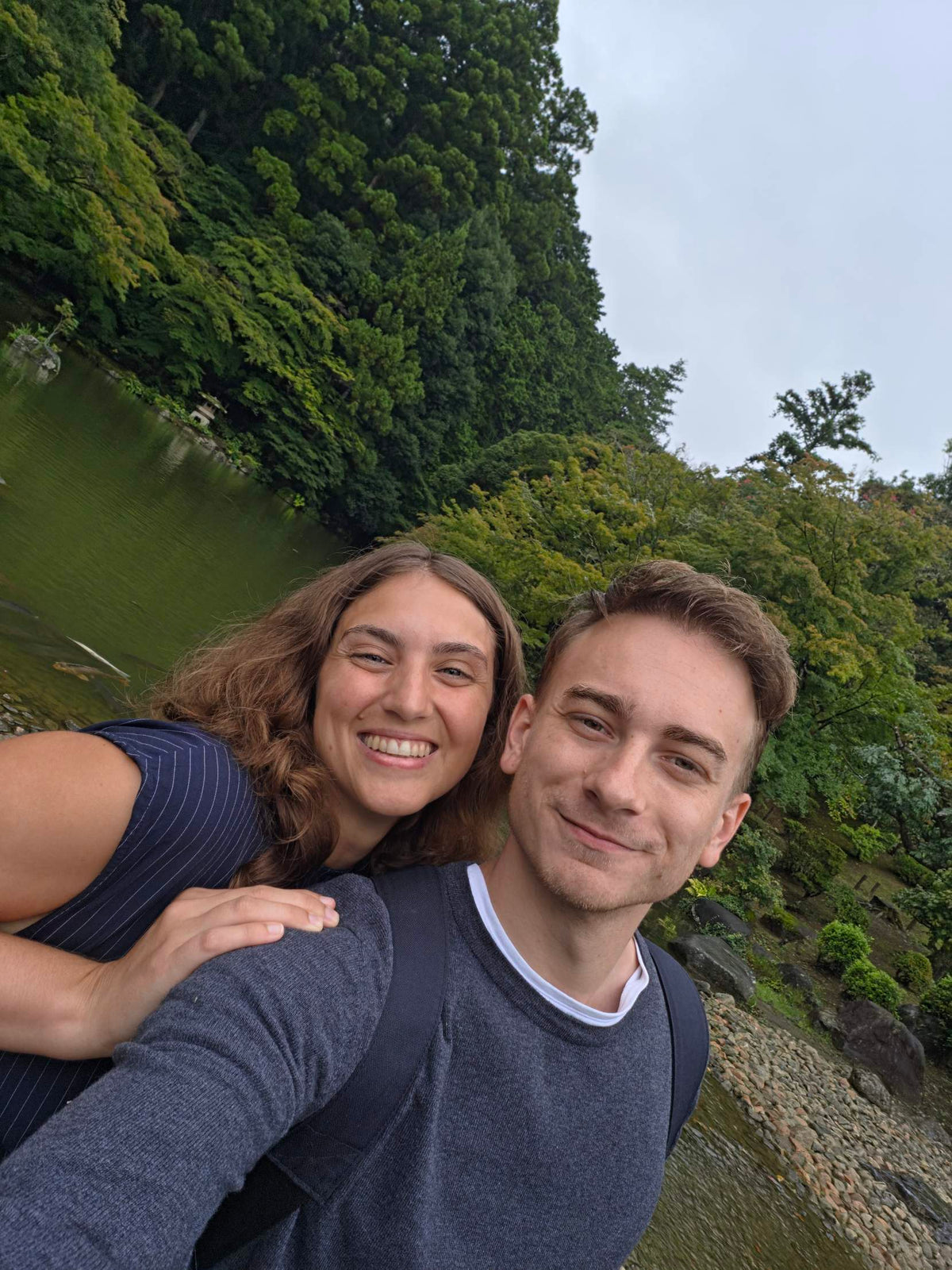 Elena und Lukas in einem Garten in Japan, 2026